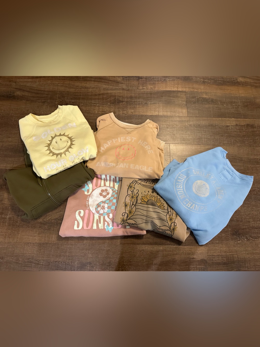 Woman’s Sweatshirt Surf Brands and American Eagle
